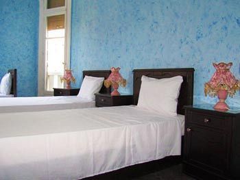 Travelers House Hostel *