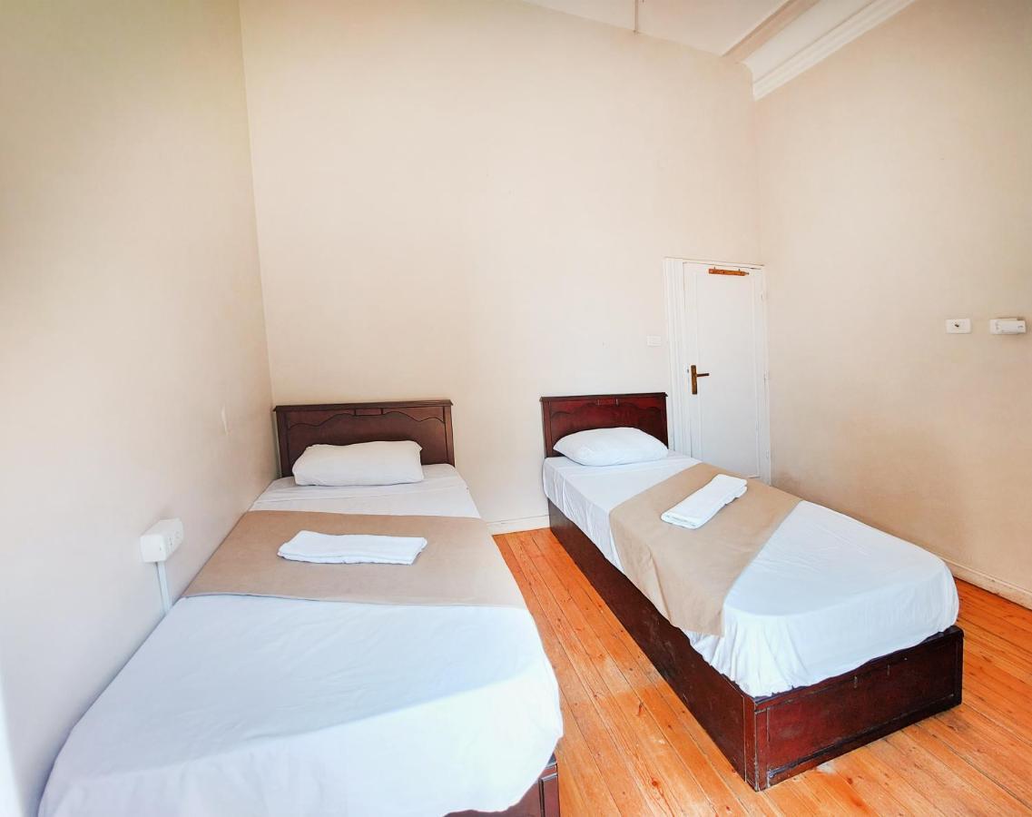 Travelers House Hostel *
