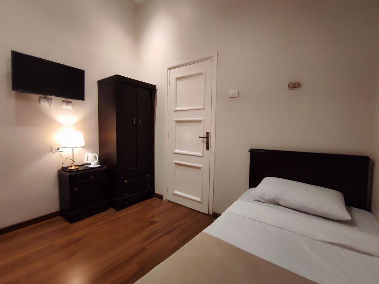 Travelers House Hostel
